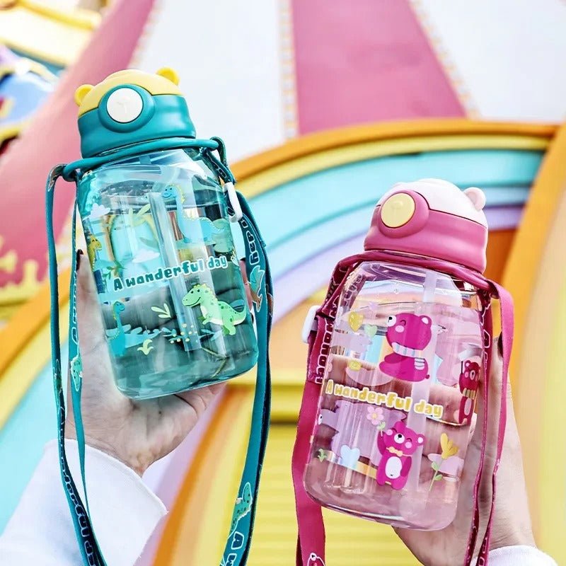 gourde enfant en main