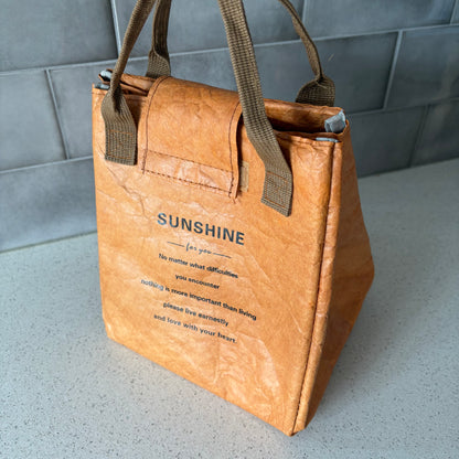 Sac à repas isotherme brun sur le comptoir