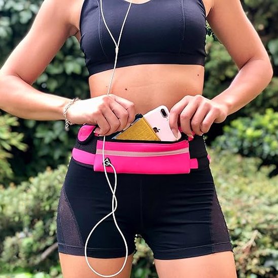 sac banane rose femme démontre espace