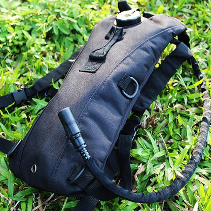 Sac d'hydratation sur l'herbe