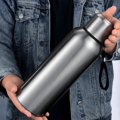 thermos café enfin chaud dans les mains